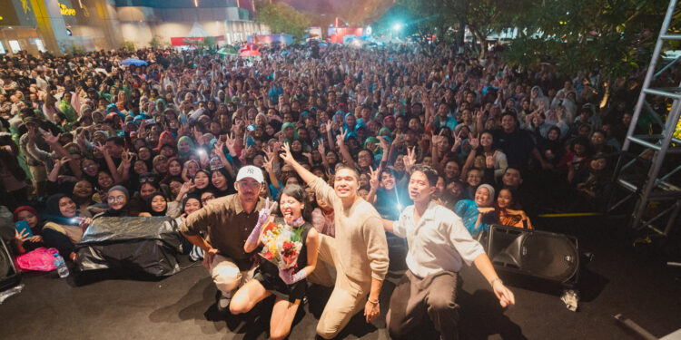 Meski Hujan, Ribuan Orang Antusias Mengikuti Malam Pembukaan JAFF ke-19